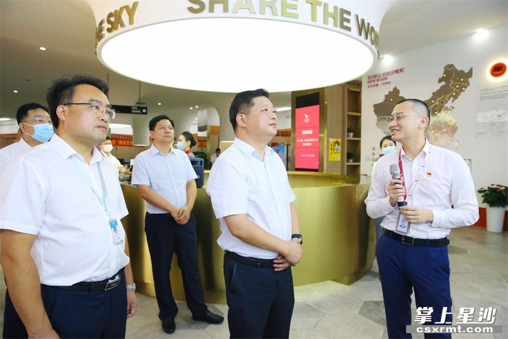 付旭明、陈永高一行在湖南航空运行中心调研。曾诗怡 摄